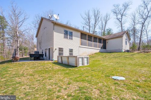 487 Vixen Ln, Gerrardstown WV  25420-4459 exterior