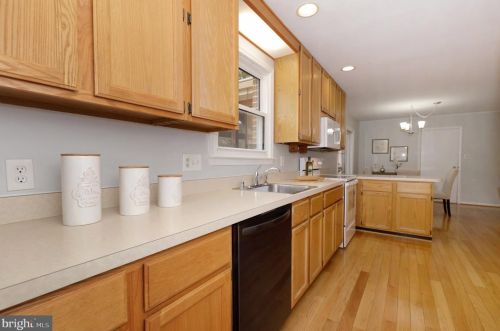 7099 Game Lord Dr, Springfield VA  22153-1312 exterior