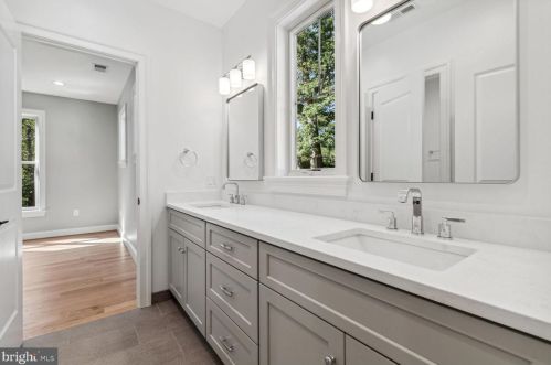 9111 Sligo Crk Pkwy, Silver Spring MD 20901-3361 exterior