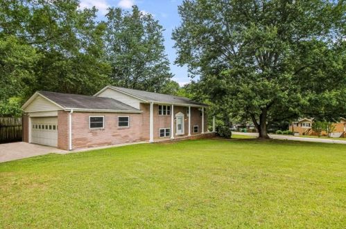 5757 Dunwoody Dr, Forest Park, GA 30297-3136