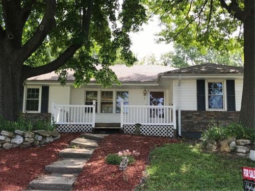 105 June St, Dearborn, MO 64439-9110