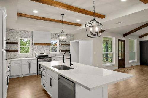 302 Brk Holw Dr, Conroe TX  77385-9107 exterior