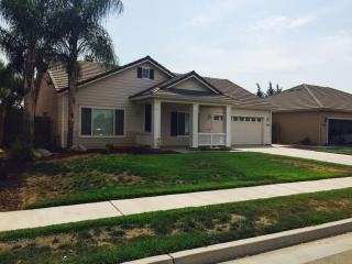 2500 Almaden St, Tulare, CA 93274-0882