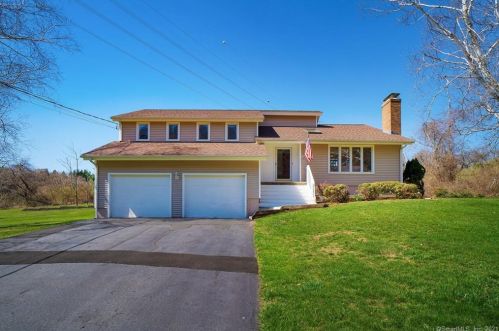 42 Cliffside Dr, Wallingford, CT 06492-1924