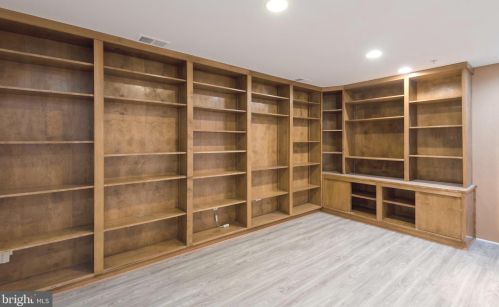 8527 2 Ave, Silver Spring MD 20910-2151 exterior