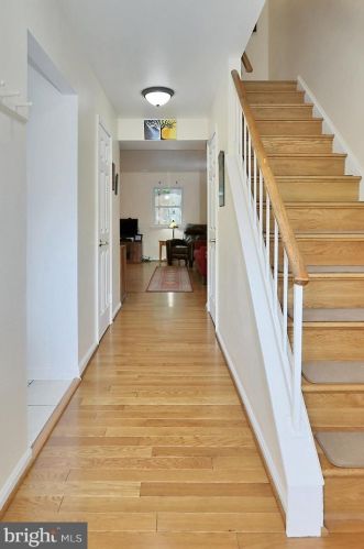 9271 Sprucewood Rd, Springfield VA  22015-3559 exterior