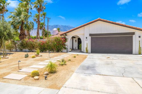 2943 Cerritos Rd, Palm Springs, CA 92262-2417