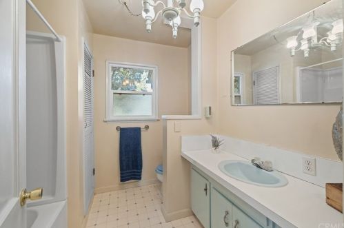 510 Park Ln, Santa Ana CA 92706-1338 exterior