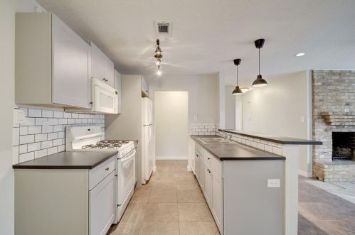 2302 Barton Skwy, Austin TX  78704-4704 exterior