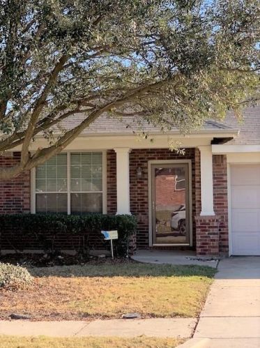 617 Chalk Knoll Rd, Fort Worth, TX 76108-4823