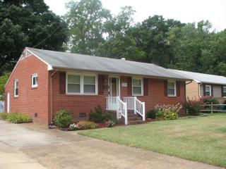 825 Redheart Dr, Hampton, VA 23666-2831