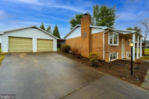 306 Dawn Ave, Woodstock, VA 22664-1208