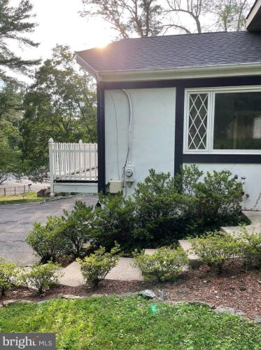 4 Jacobs Creek Rd, Trenton NJ  08628-1704 exterior