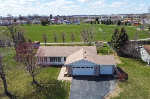 112 Harvest Glenn Dr, Davis Jct, IL 61020-9799