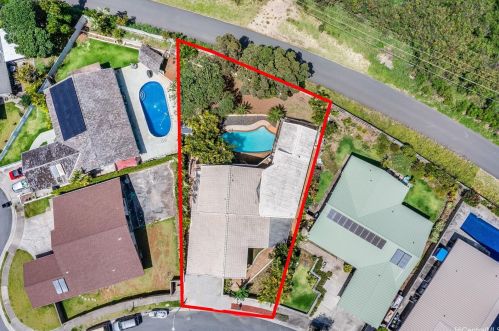 6815 Niumalu Loop, Honolulu HI  96825-1639 exterior