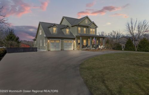 39 Loveman Rd, Upper Freehold Township, NJ 08514-2515