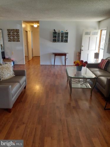 10 Elderberry Ln, Willingboro, NJ 08046-2418