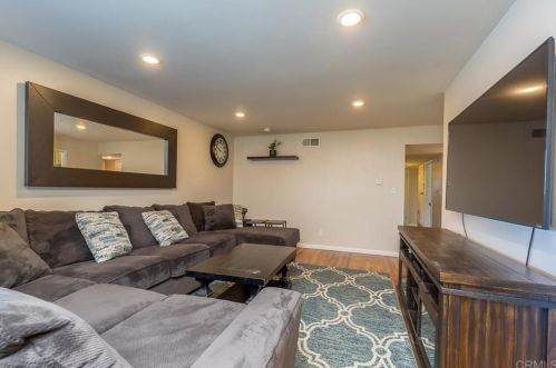 302 3rd St, El Cajon, CA 92019-2078