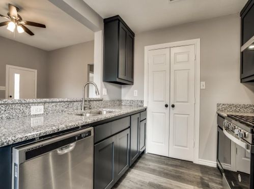 1403 Dennison St, Dallas TX  75212-2734 exterior