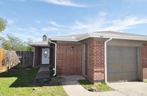 4520 Riptide Ct, Fort Worth TX  76135-2044 exterior