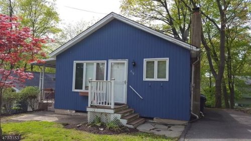 310 End Ave, Hopatcong, NJ 07843-1220