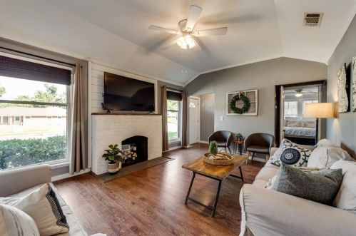 1815 Riverside Dr, Fort Worth TX  76104-5925 exterior