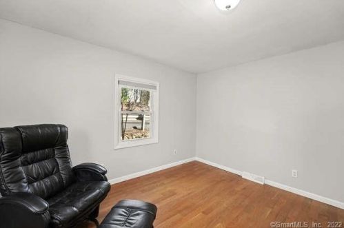 35 Philo Curtis Rd, Sandy Hook CT  06482-1220 exterior