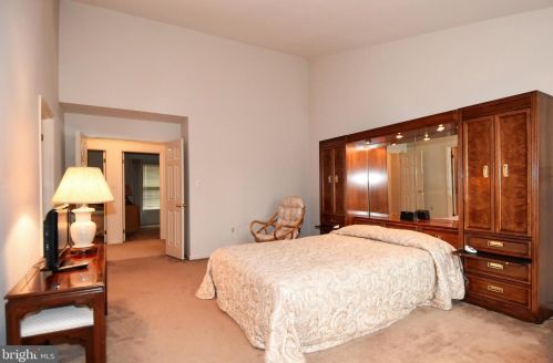 7833 Painted Daisy Dr, Springfield VA  22152-3850 exterior