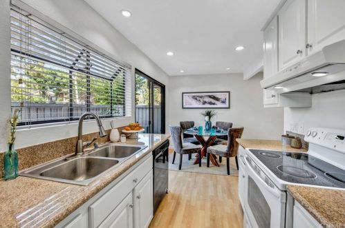 279 Streamwood, Irvine CA  92620-1944 exterior