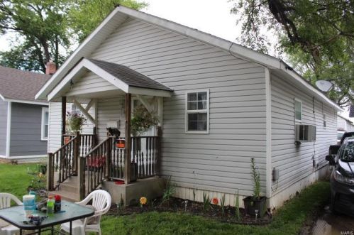 402 3rd St, Auburn, MO 63343-1311