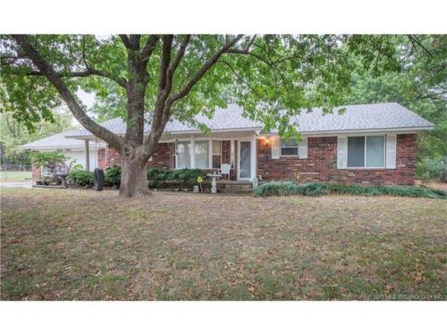 1180 Country Club Rd, Claremore, OK 74017-7118