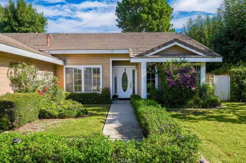 6880 Country Club Dr, La Verne, CA 91750-1349
