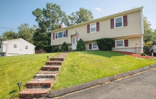 7 White Birch Ln, Beacon Falls, CT 06403-1030