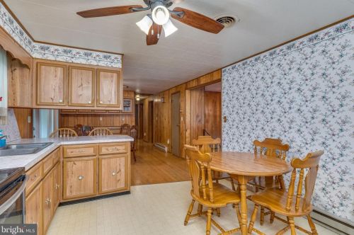 857 Oregon Trl, Harpers Ferry WV 25425-3144 exterior