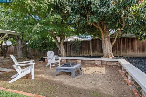 4566 Lincoln Dr, Concord CA  94521-1332 exterior