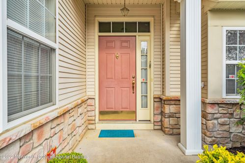 13 Orleans Dr, Lakehurst, NJ 08759-6096