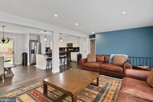 6717 Holford Ln, Springfield VA  22152-2935 exterior