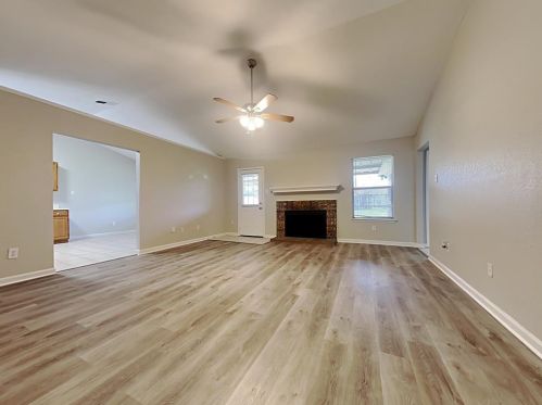 8229 Mark Ln, Fort Worth, TX 76148-1113