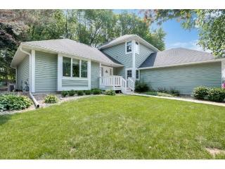 9654 Brookview Ct, Saint Paul, MN 55125-8559