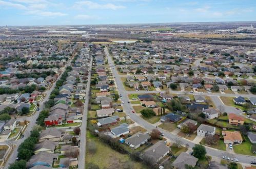 193 Spg Br Loop, Uhland TX 78640-5365 exterior