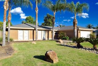 906 Bollinger St, Visalia, CA 93291-4128