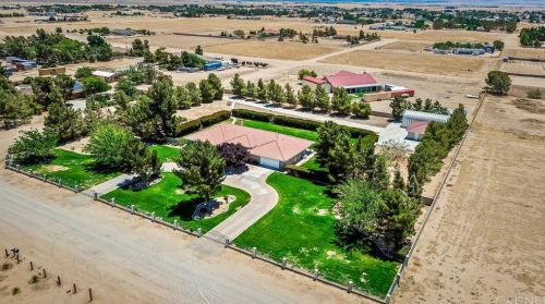 8716 Avenue, Lancaster, CA 93536-8784