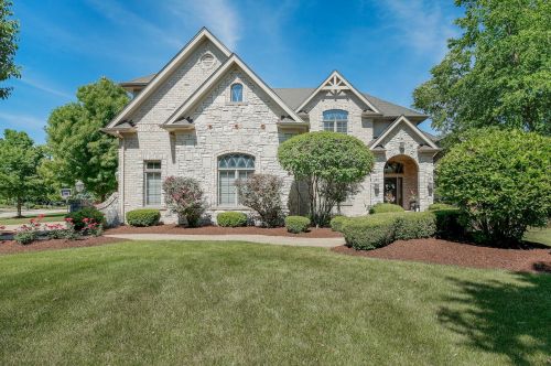 1916 Eisenhower Ln, Lemont, IL 60490-3299