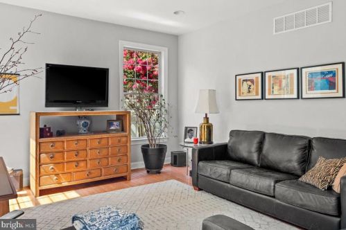 30 St, Trenton NJ 08691-4145 exterior