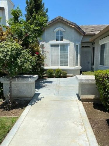 2525 Elm St, Lodi, CA 95242-8300