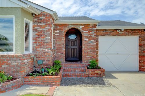 5435 123rd St, Hawthorne, CA 90250-3422