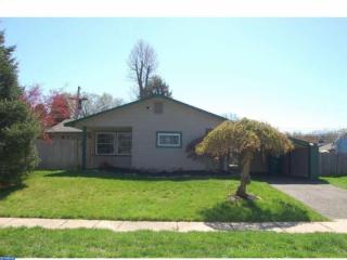 273 Magnolia Dr, Levittown PA  19054-2043 exterior