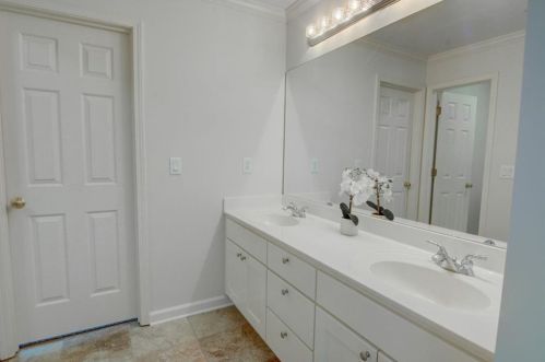 305 Hunting View Ct, Atlanta GA  30328-2779 exterior