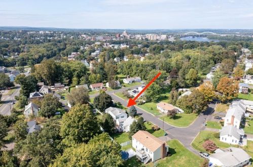 198 Evergreen Cir, Middletown, CT 06457-4607