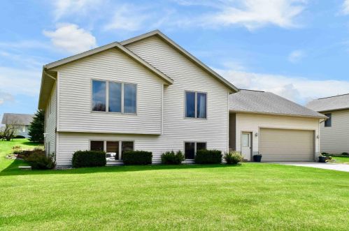 65 Benson Dr, Lewiston, MN 55952-1469